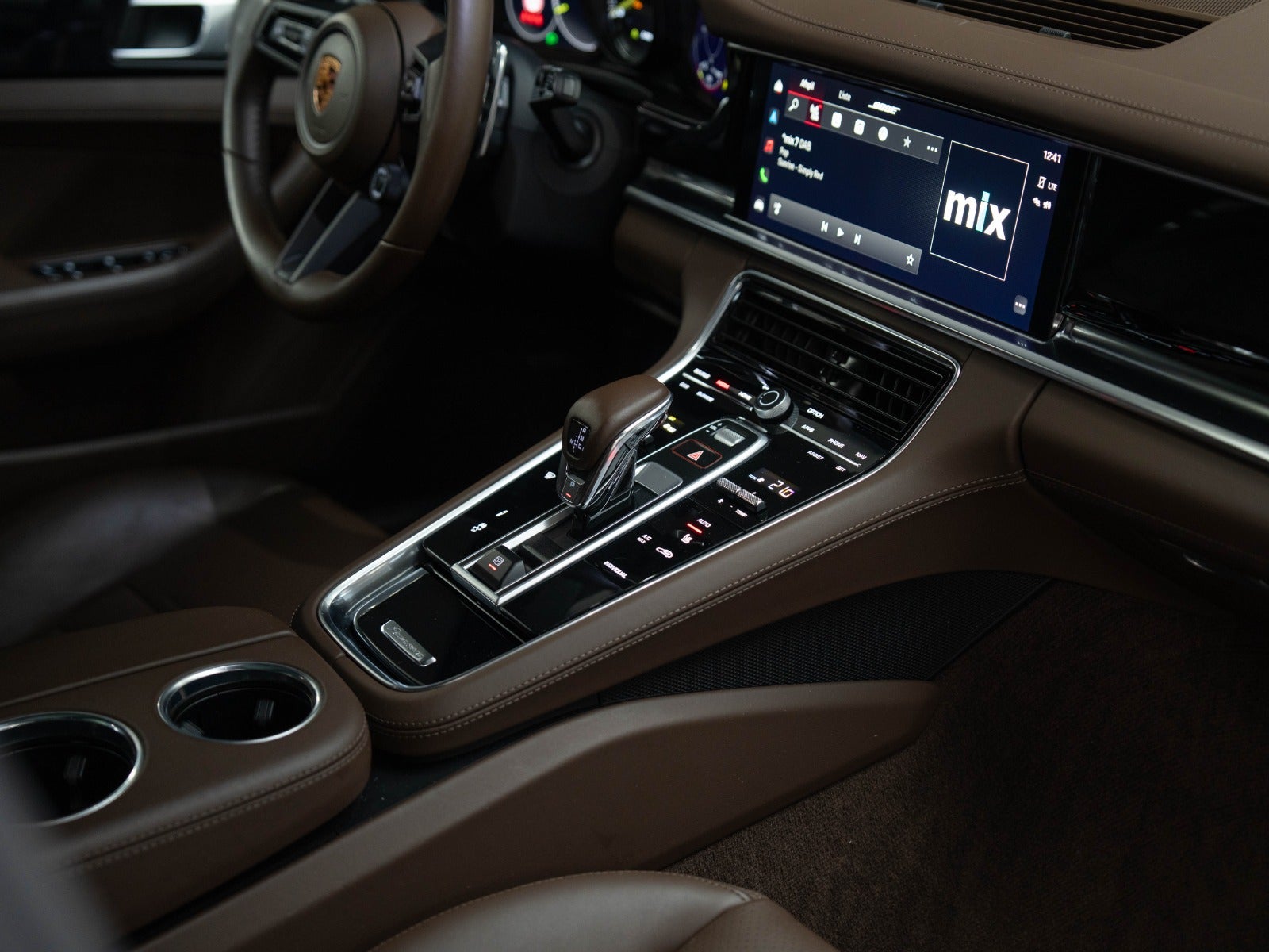 Gallery image 16 of 18