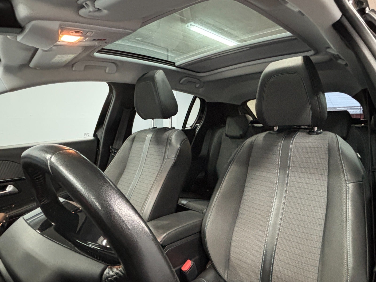 Billede af Peugeot 208 1,5 BlueHDi 100 Allure Sky