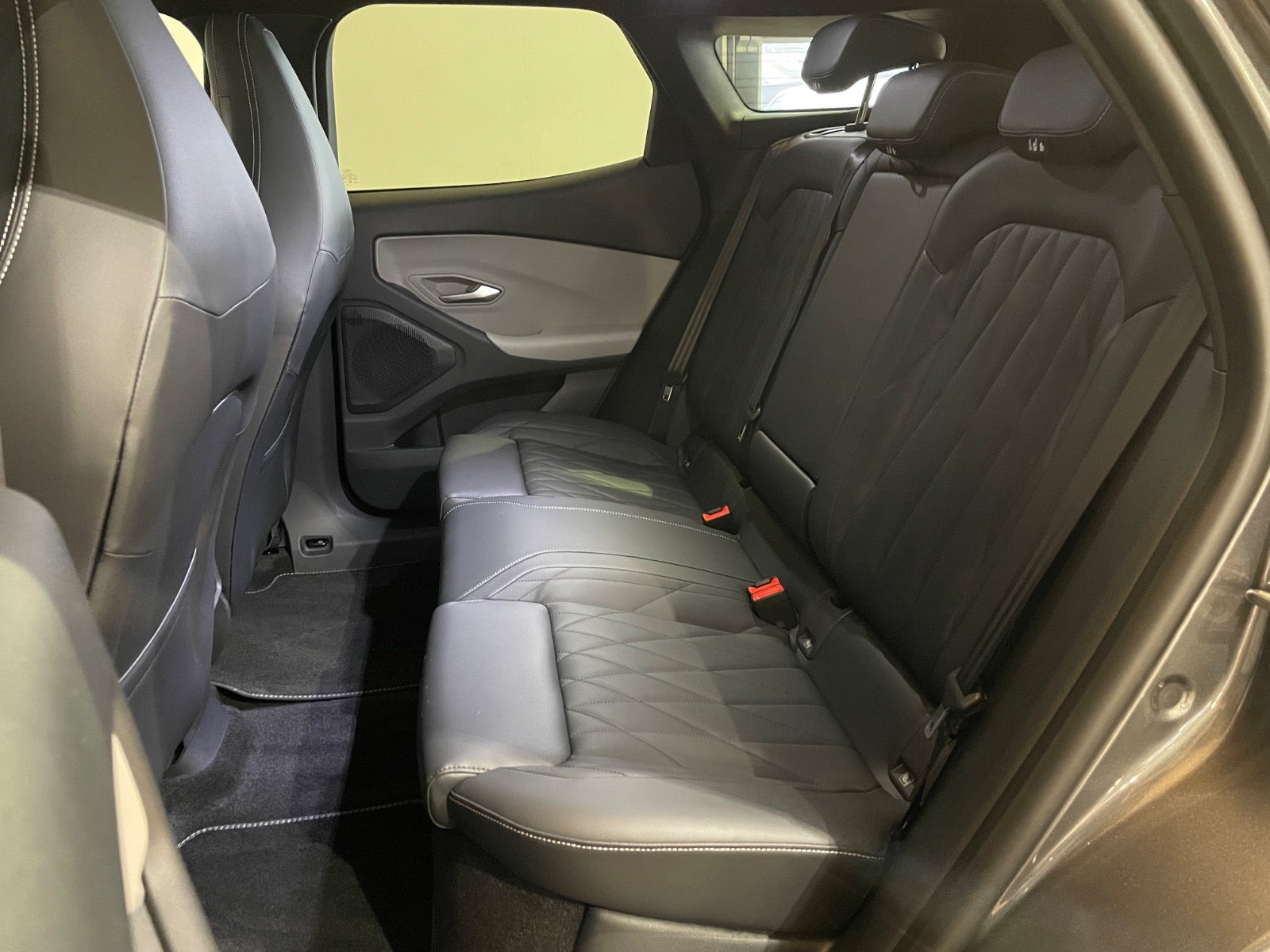 Ford Explorer Premium Extended Range