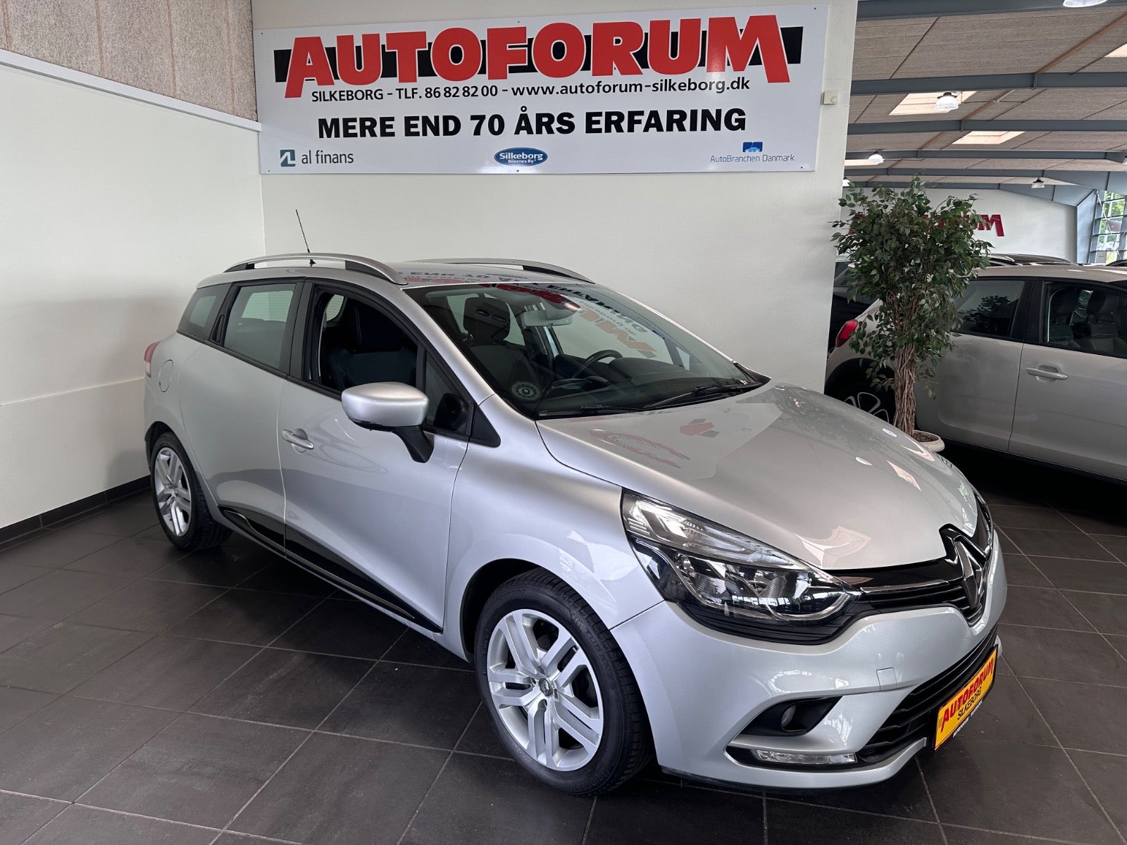 Renault Clio IV TCe 90 Zen Sport Tourer Van
