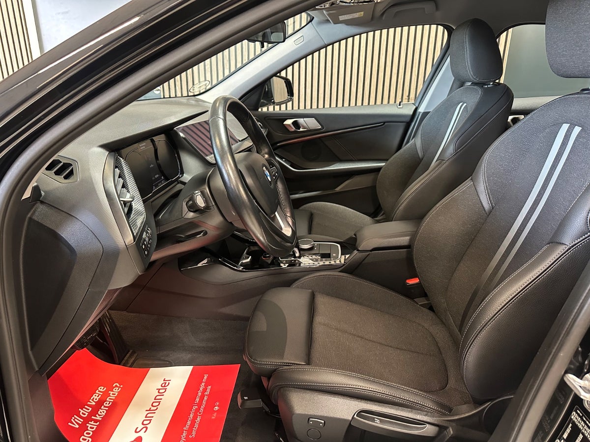 BMW 118i Sport Line aut. BMW 118i Sport Line aut.