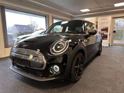 MINI Cooper SE  Essential 3d