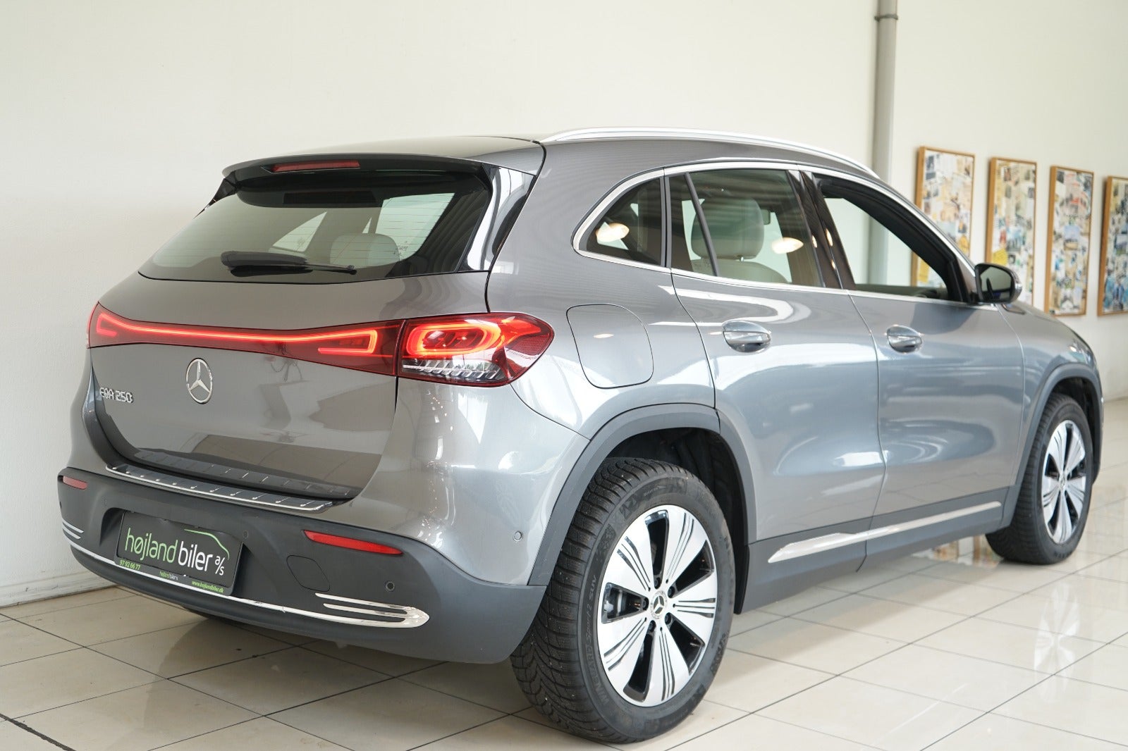 Mercedes EQA250