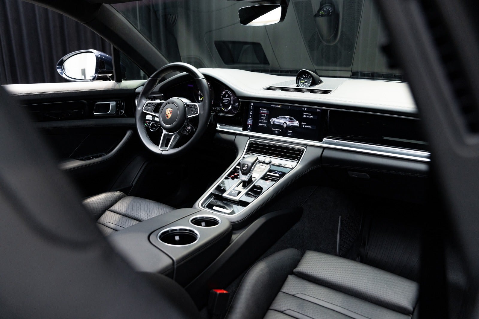 Gallery image 16 of 18