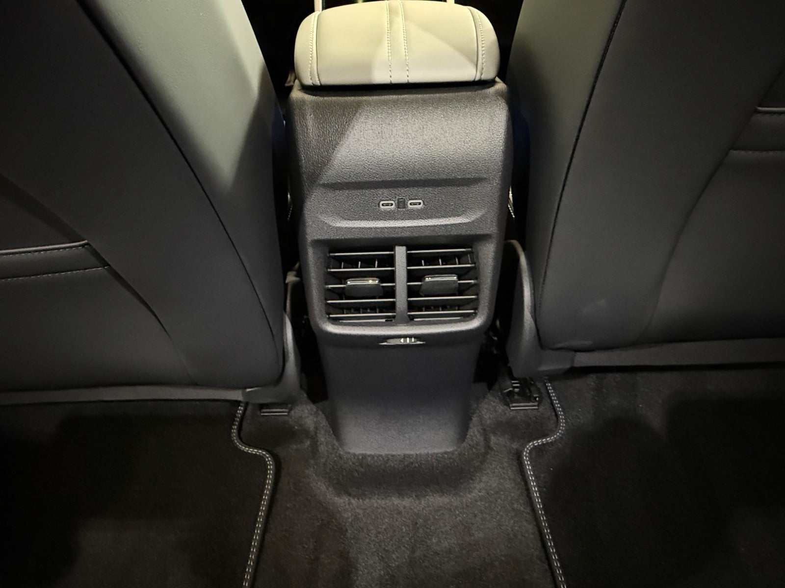 Ford Explorer Premium Extended Range AWD