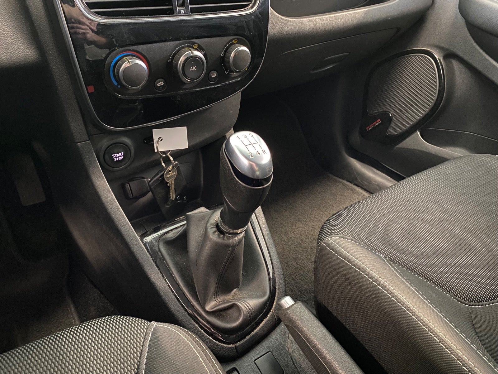 Renault Clio IV TCe 90 Zen Sport Tourer – 14