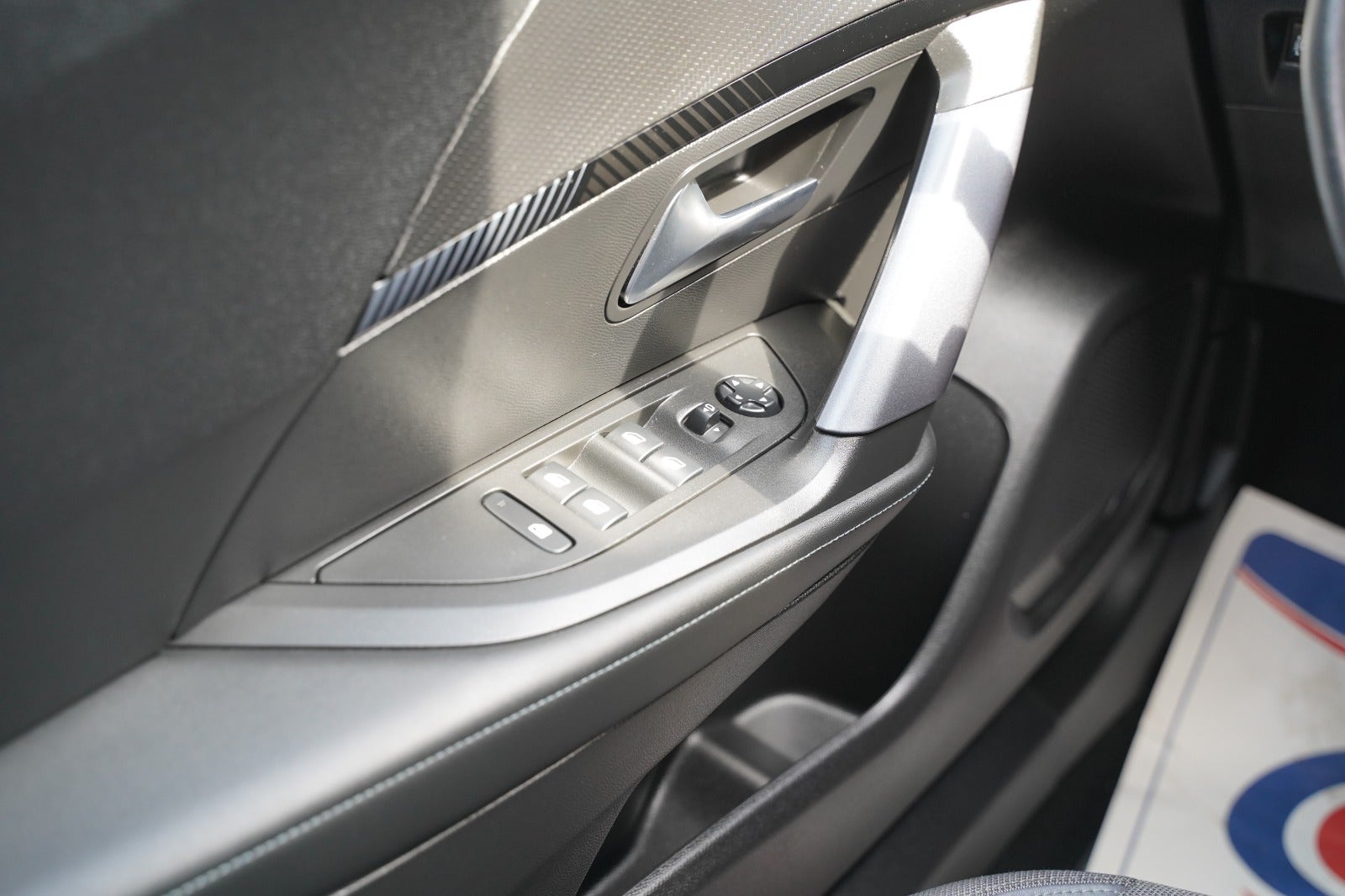 Billede af Peugeot 2008 1,2 PureTech 130 Allure Tour