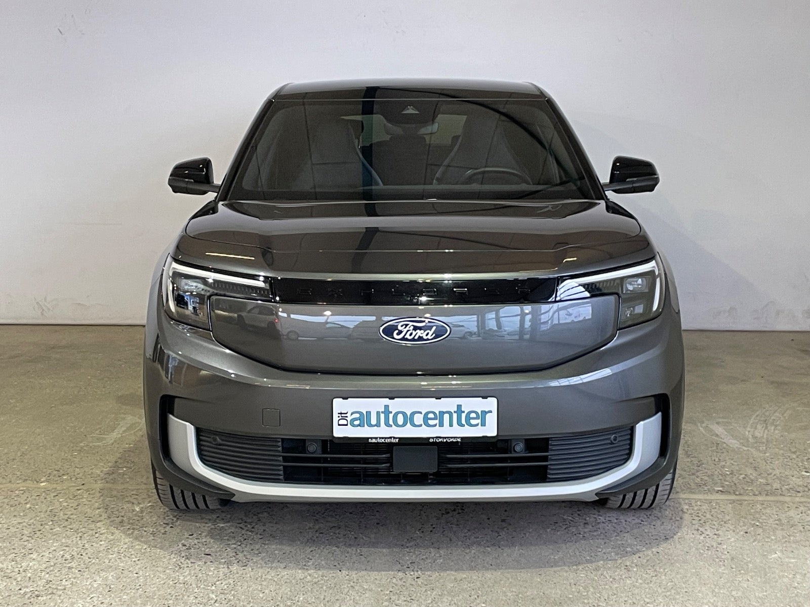 Ford Explorer Premium Extended Range