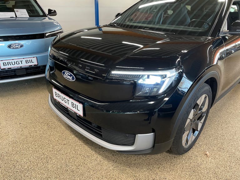 Ford Explorer Premium Extended Range