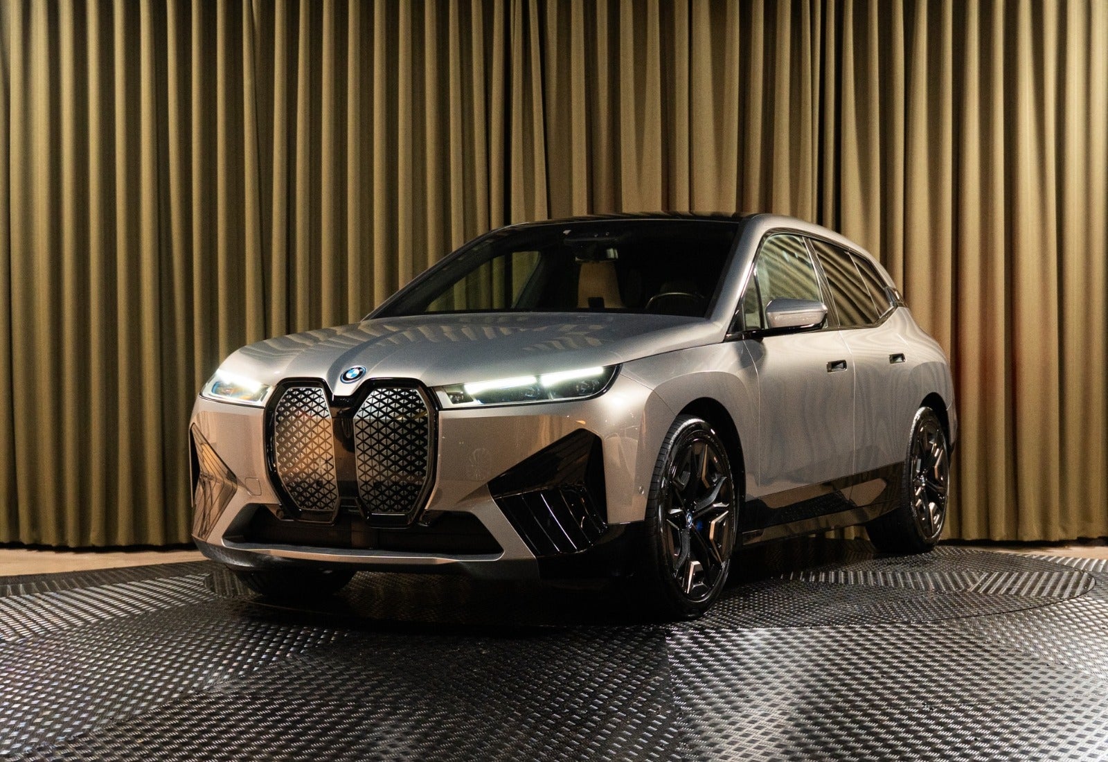 BMW iX  xDrive40