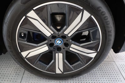 BMW iX xDrive40 Fully Charged