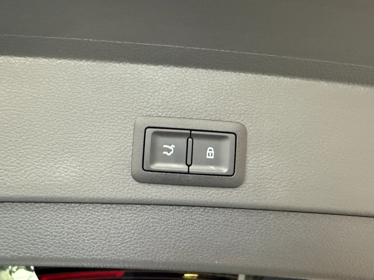 Hongqi E-HS9 Exclusive+