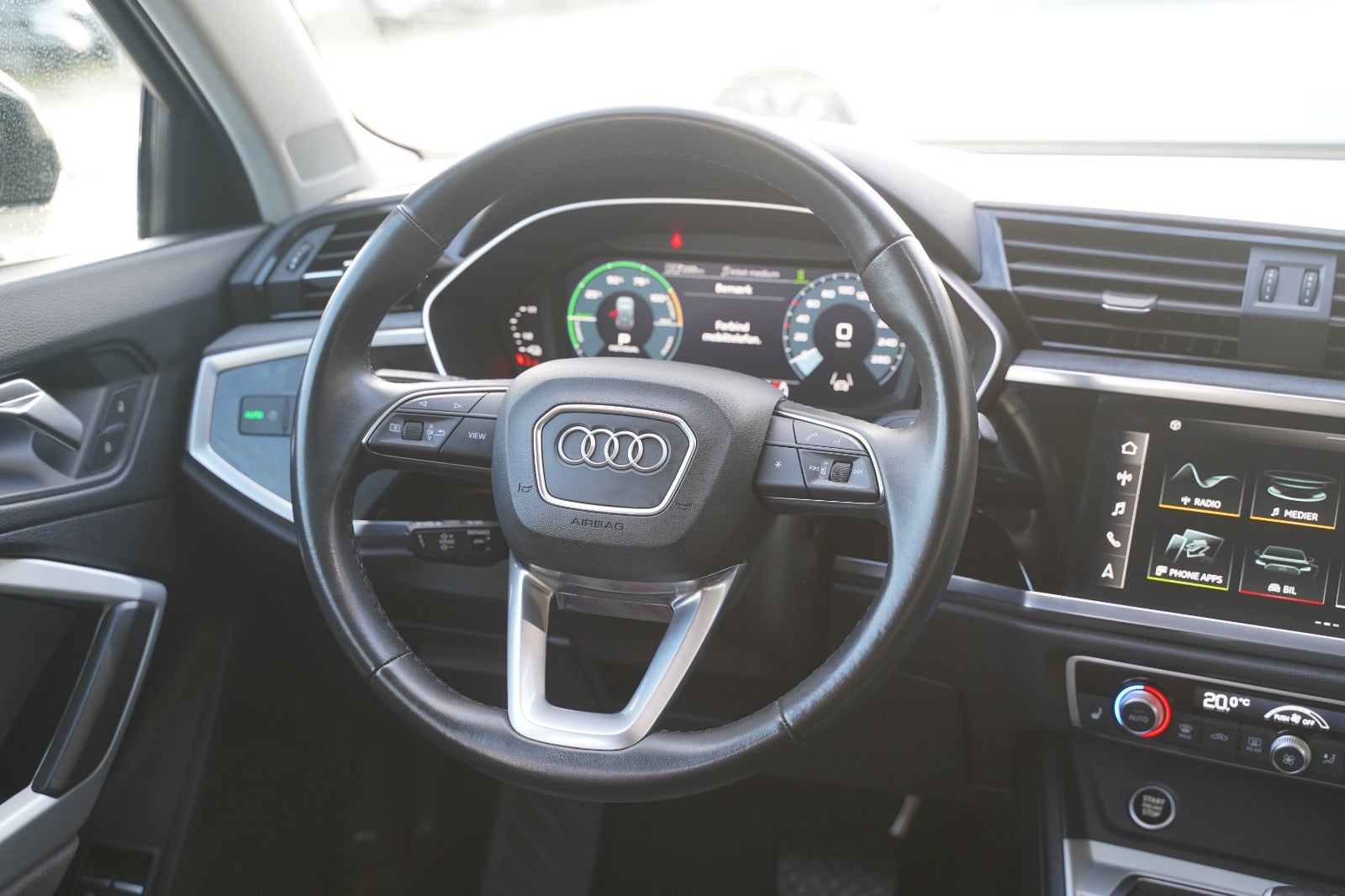 Billede af Audi Q3 45 TFSi e Attitude plus S-tr.