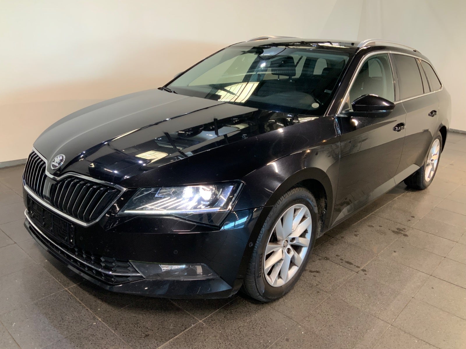 Skoda Superb (1/8)