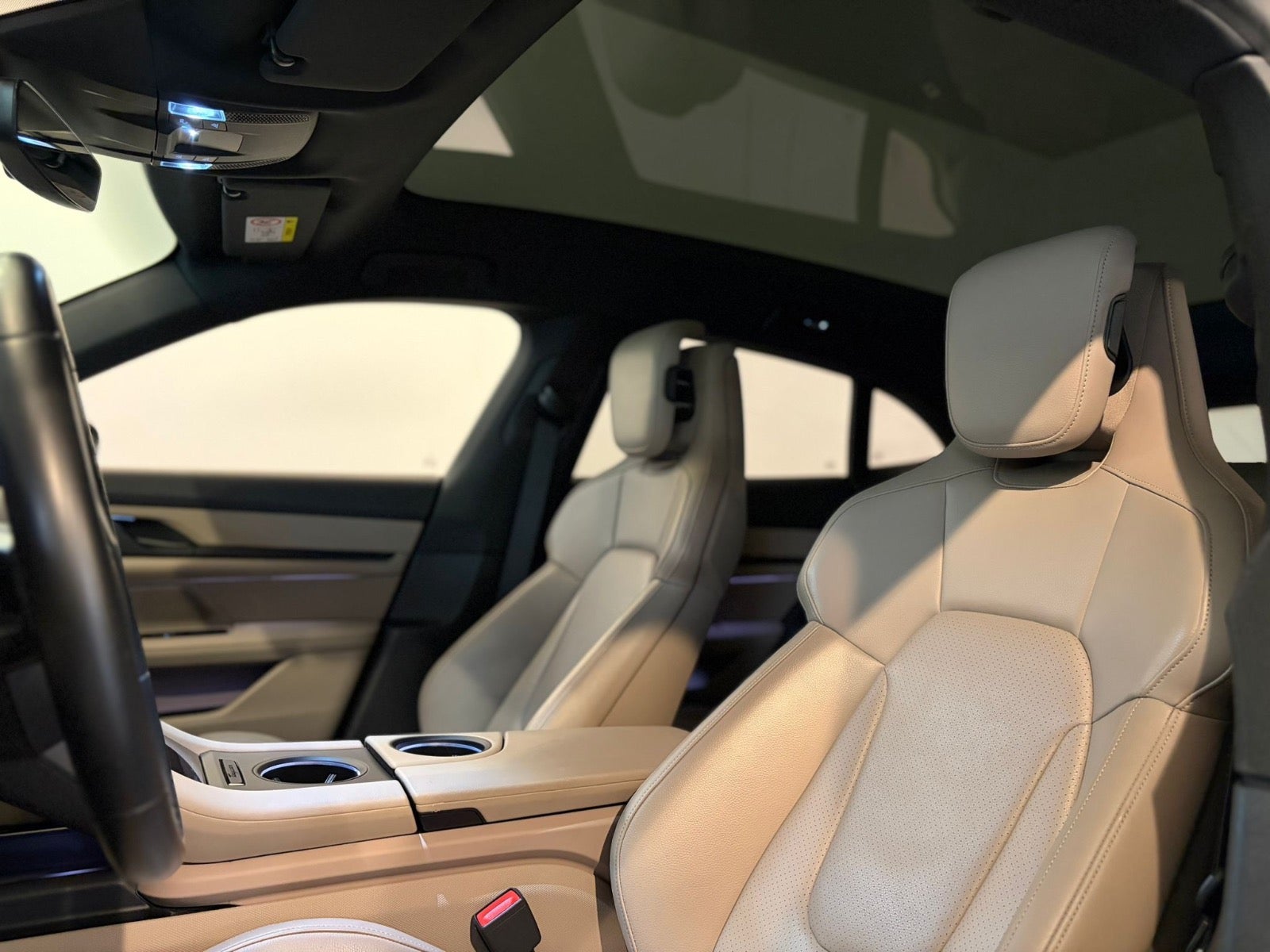 Porsche – Taycan 4