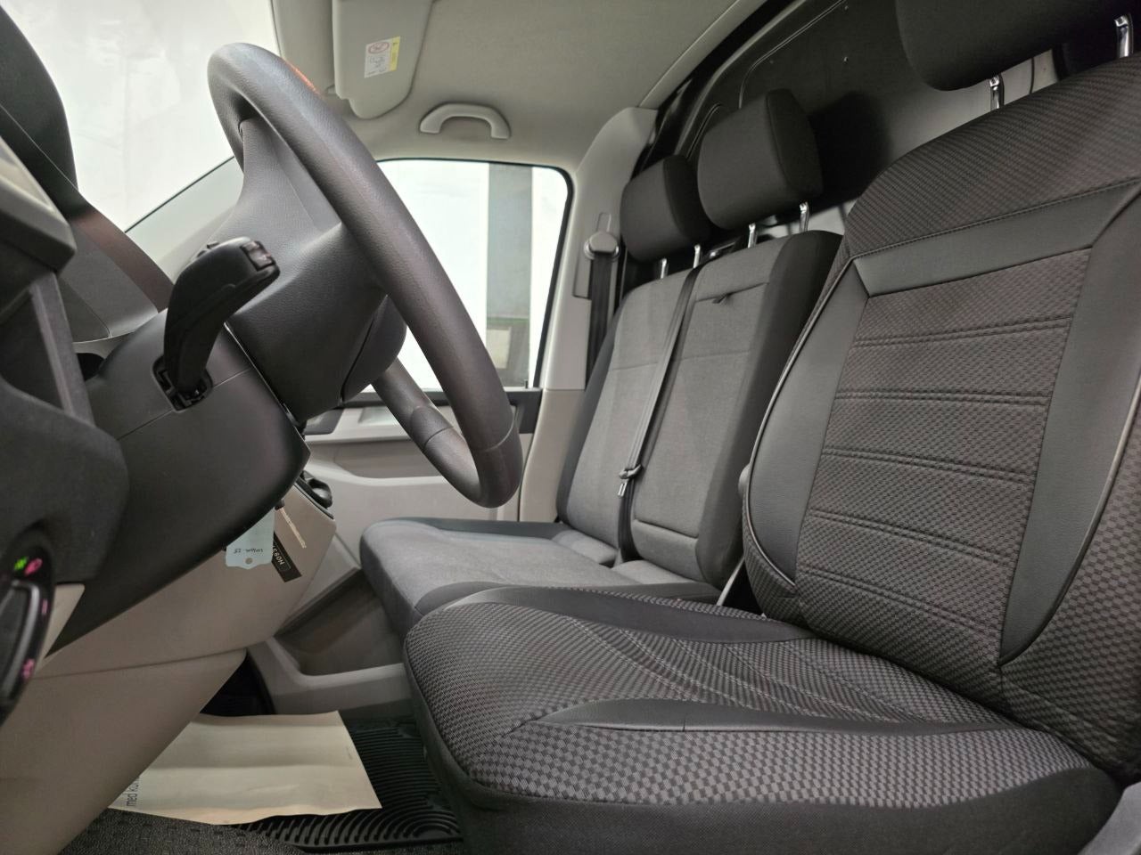 VW Transporter TDi 102 Kassevogn lang