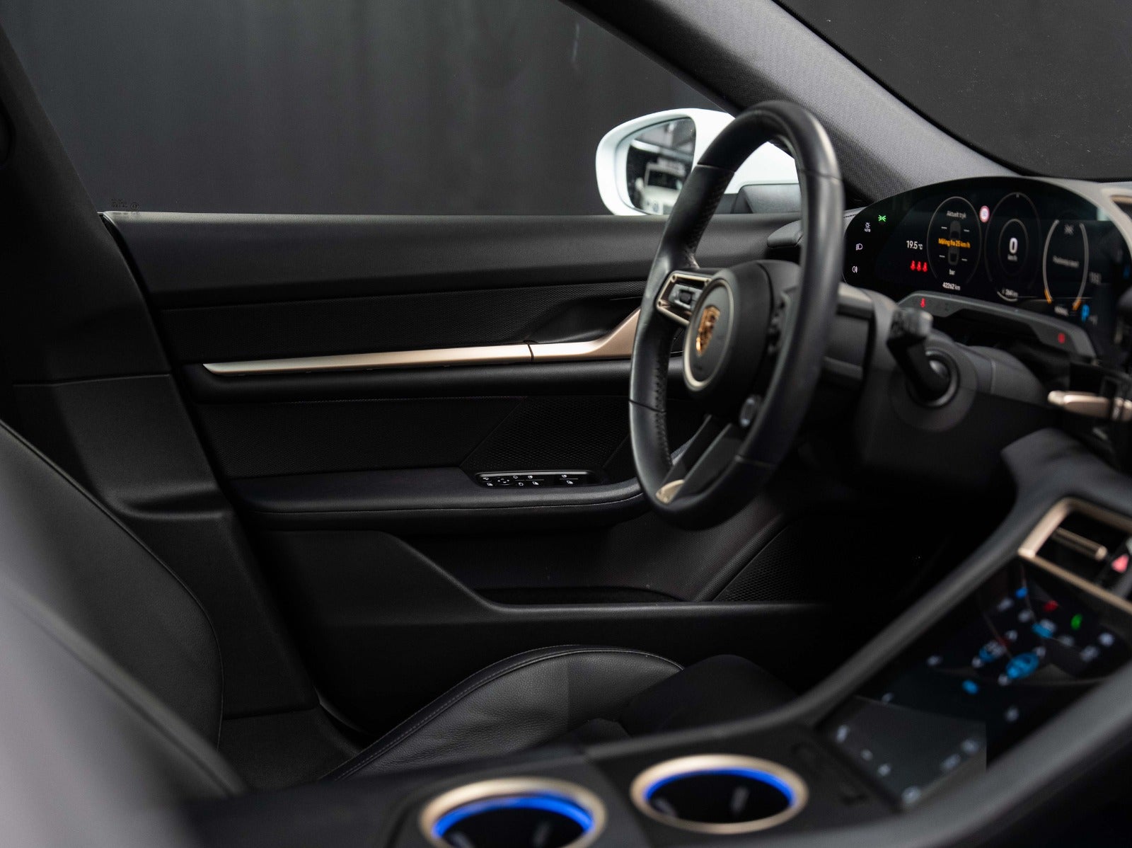 Gallery image 18 of 18