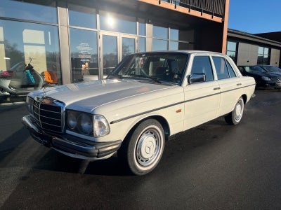 Mercedes 230 E 2,3  4d