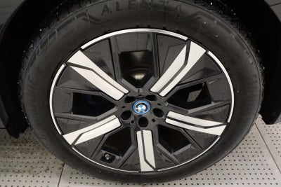 BMW iX xDrive40 Fully Charged