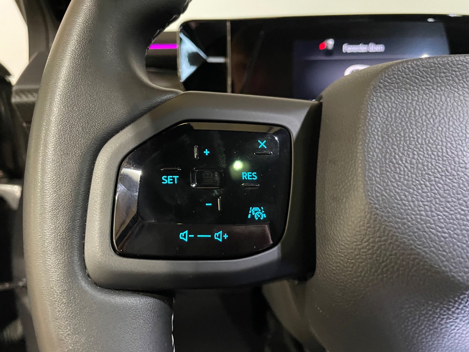 Ford Explorer Premium Extended Range