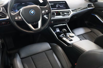BMW 330e Touring Sport Line aut.
