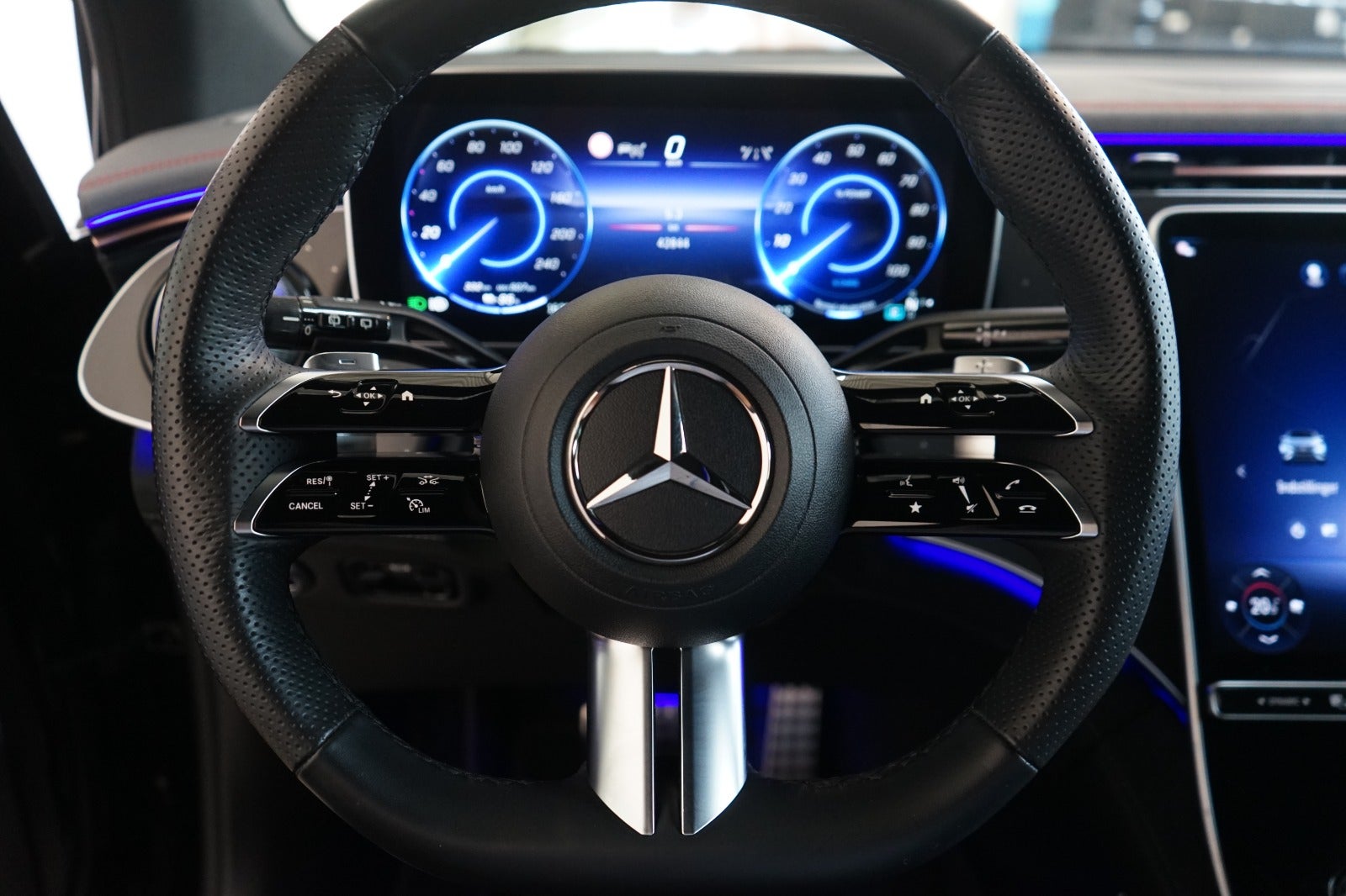 Mercedes EQE350 SUV