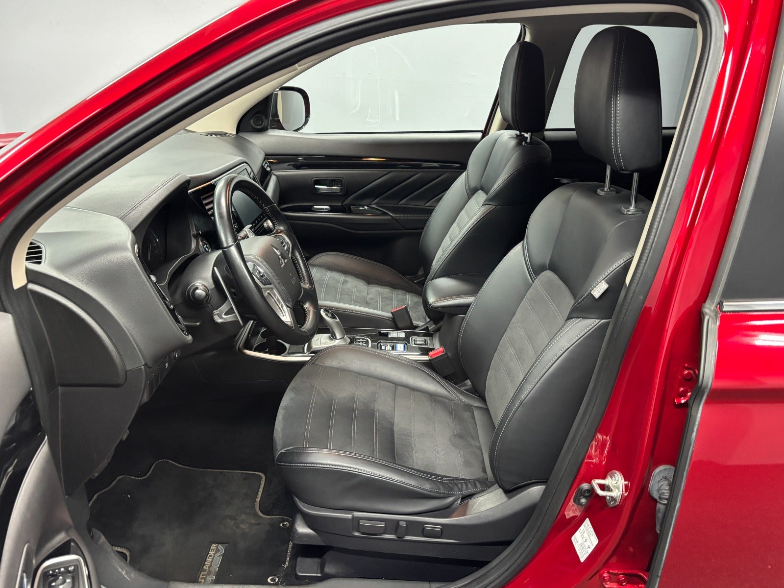 Billede af Mitsubishi Outlander 2,4 PHEV Inform+ CVT 4WD