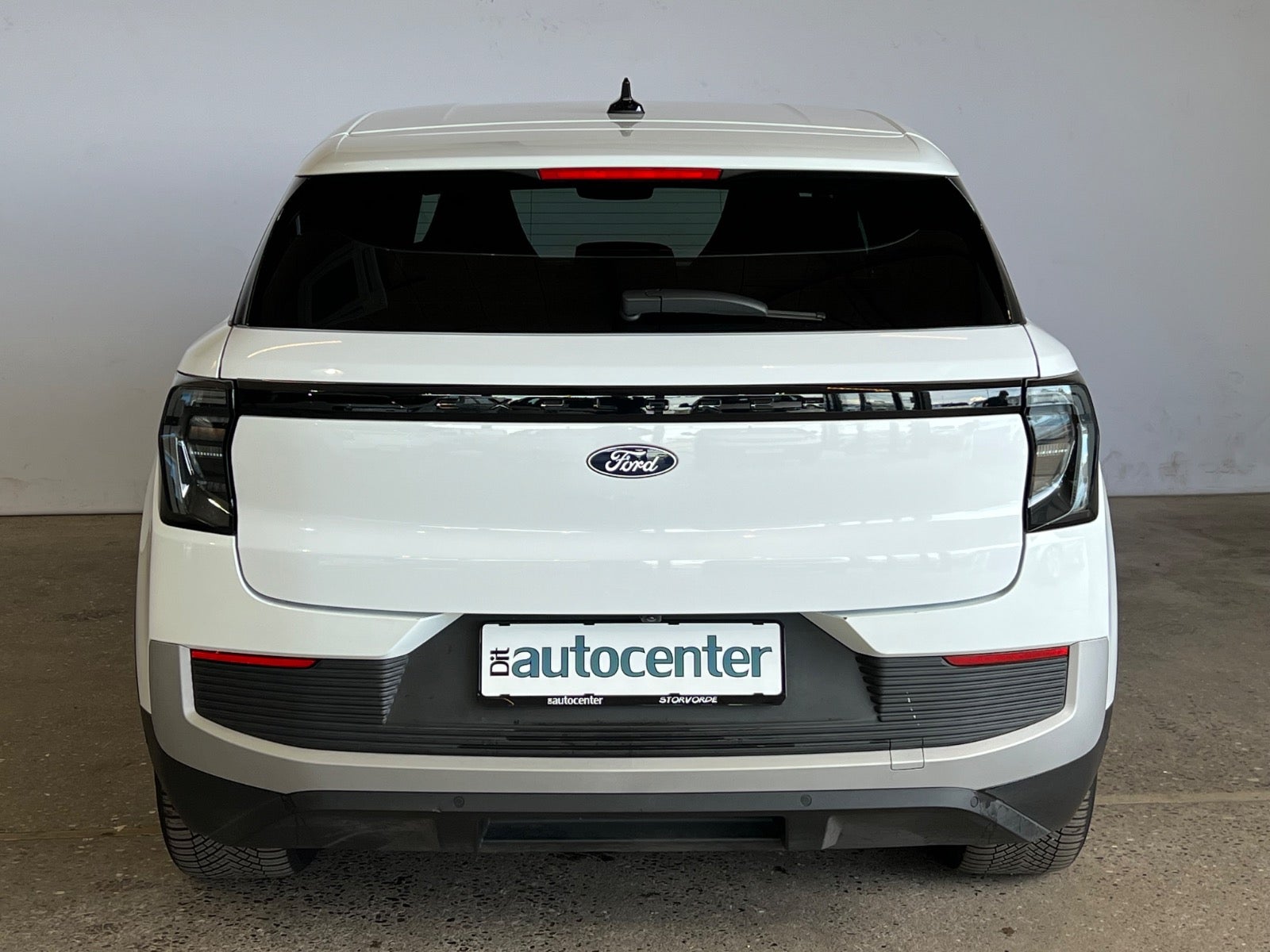 Ford Explorer Select Extended Range