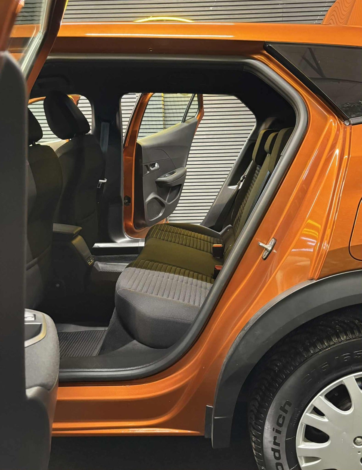 Billede af Peugeot e-2008 50 Active