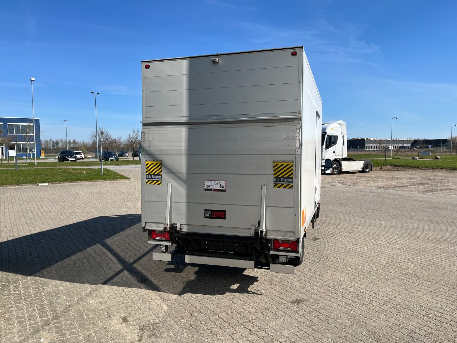 Billede af Iveco Daily 3,0 35S18 4100mm Box m/lift AG8