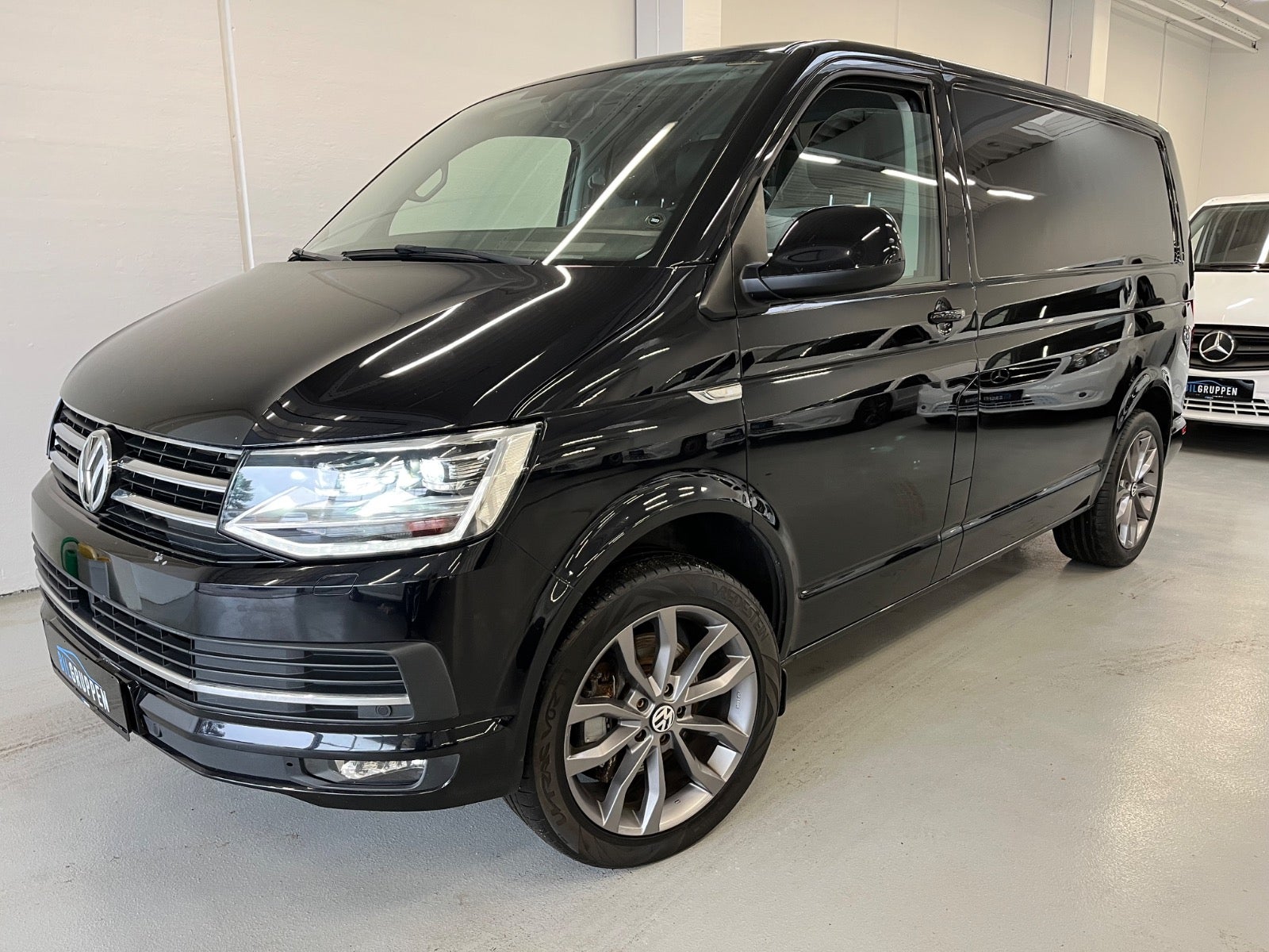 VW Transporter 2,0 TDi 204 Kassevogn DSG kort