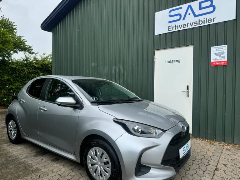 Toyota Yaris Hybrid Active e-CVT Van