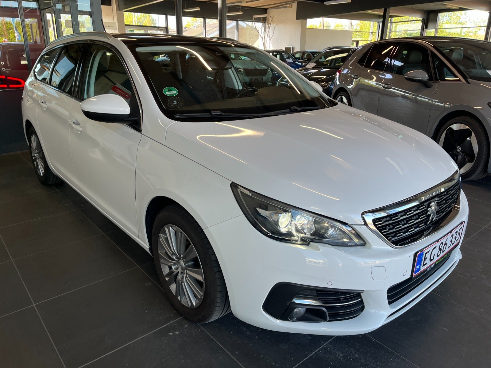 Billede af Peugeot 308 1,6 BlueHDi 120 Allure Sky SW