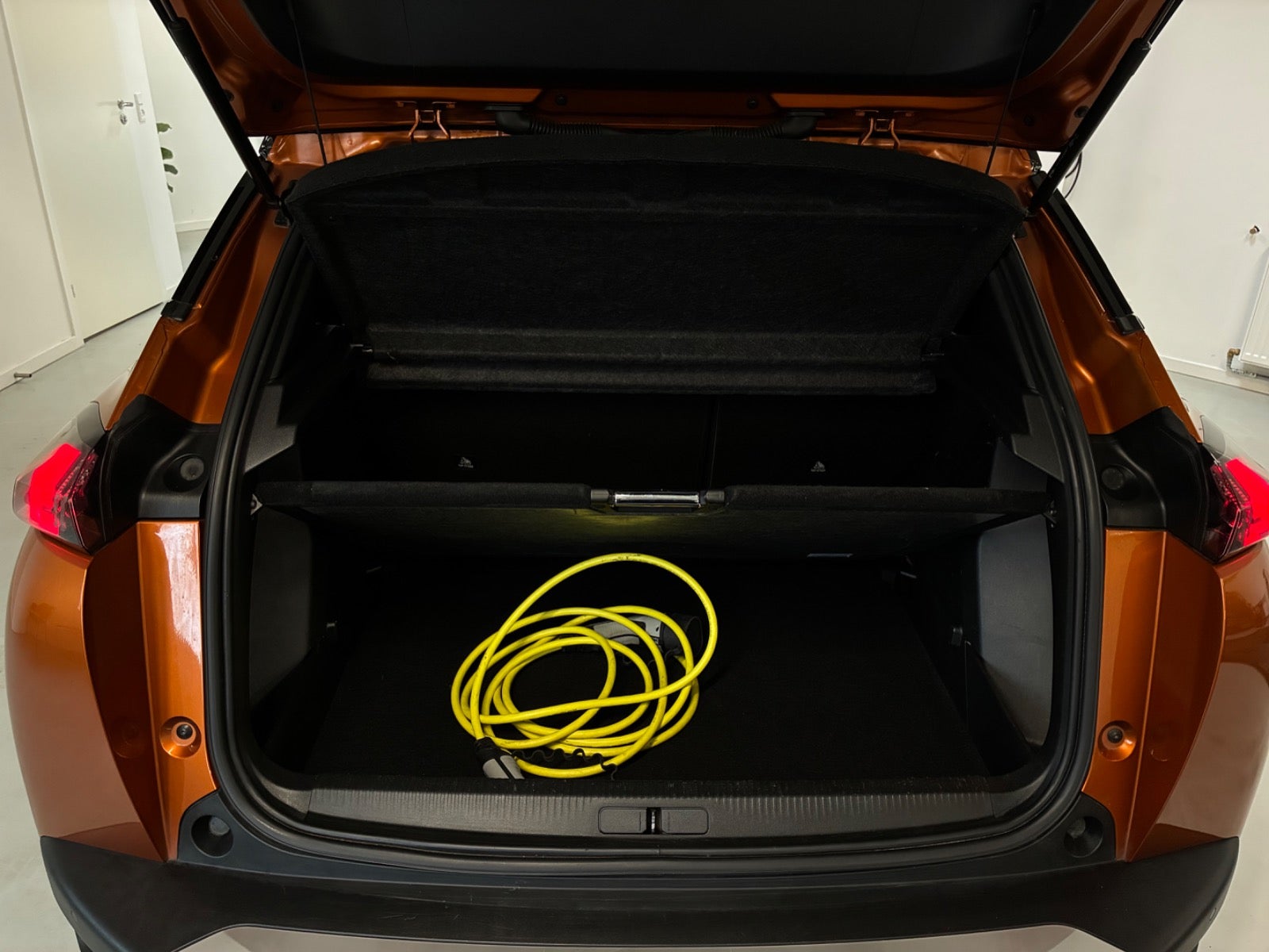 Billede af Peugeot e-2008 50 GT Sky