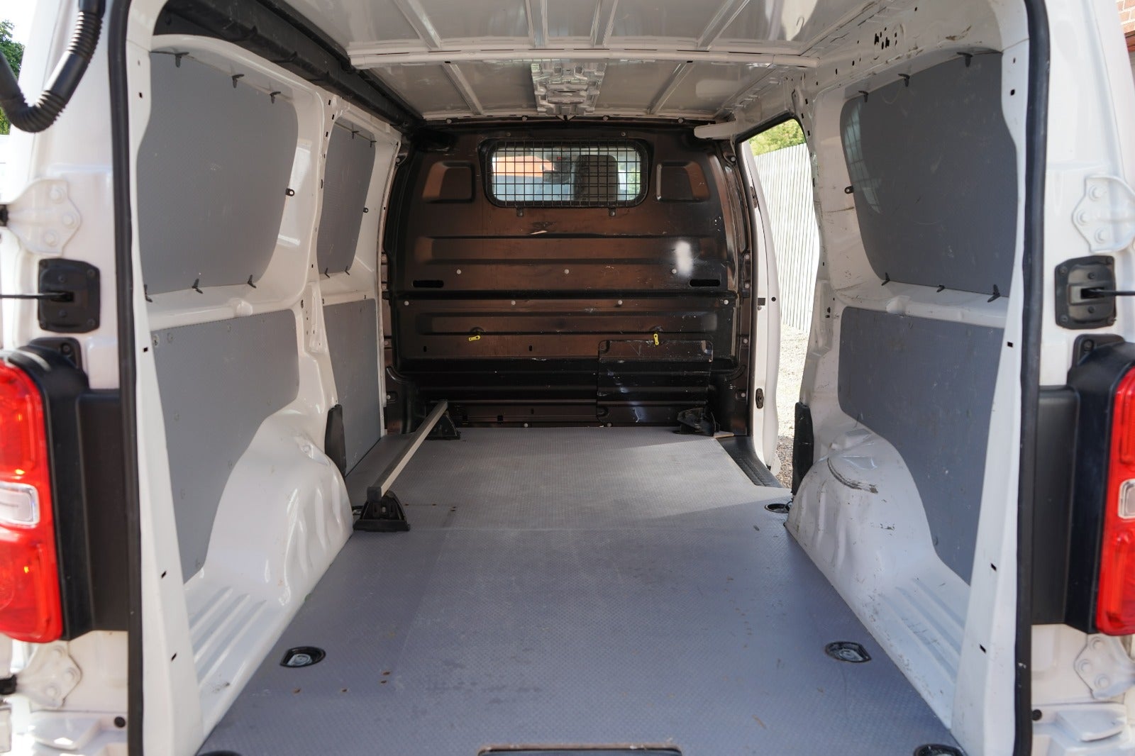 Billede af Peugeot Expert 2,0 BlueHDi 122 L3 Premium Van
