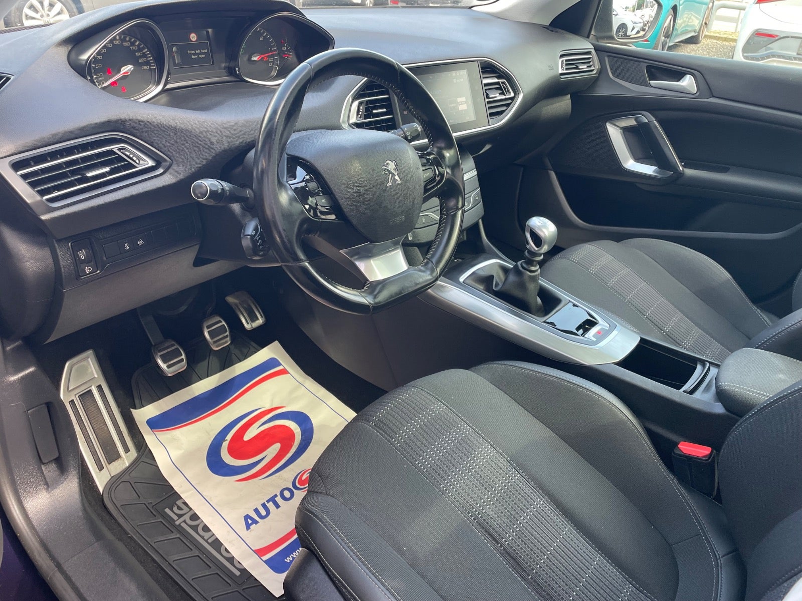 Billede af Peugeot 308 1,5 BlueHDi 130 Allure+ Sky SW