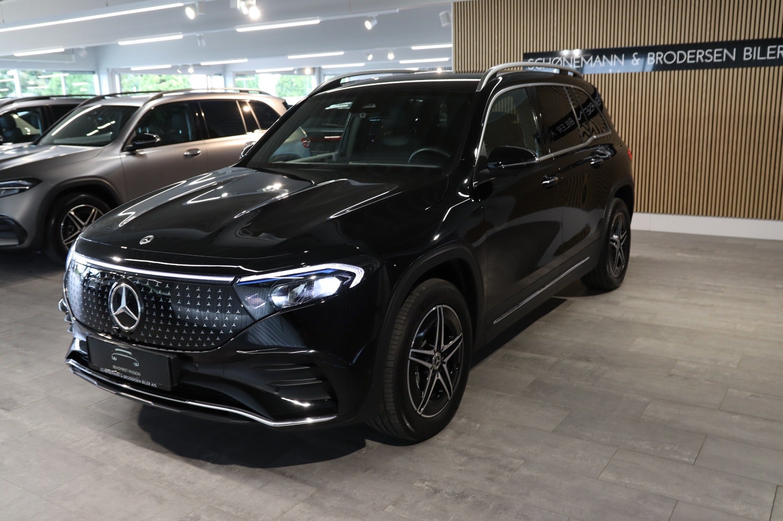 Billede af Mercedes EQB300  AMG Premium 4Matic