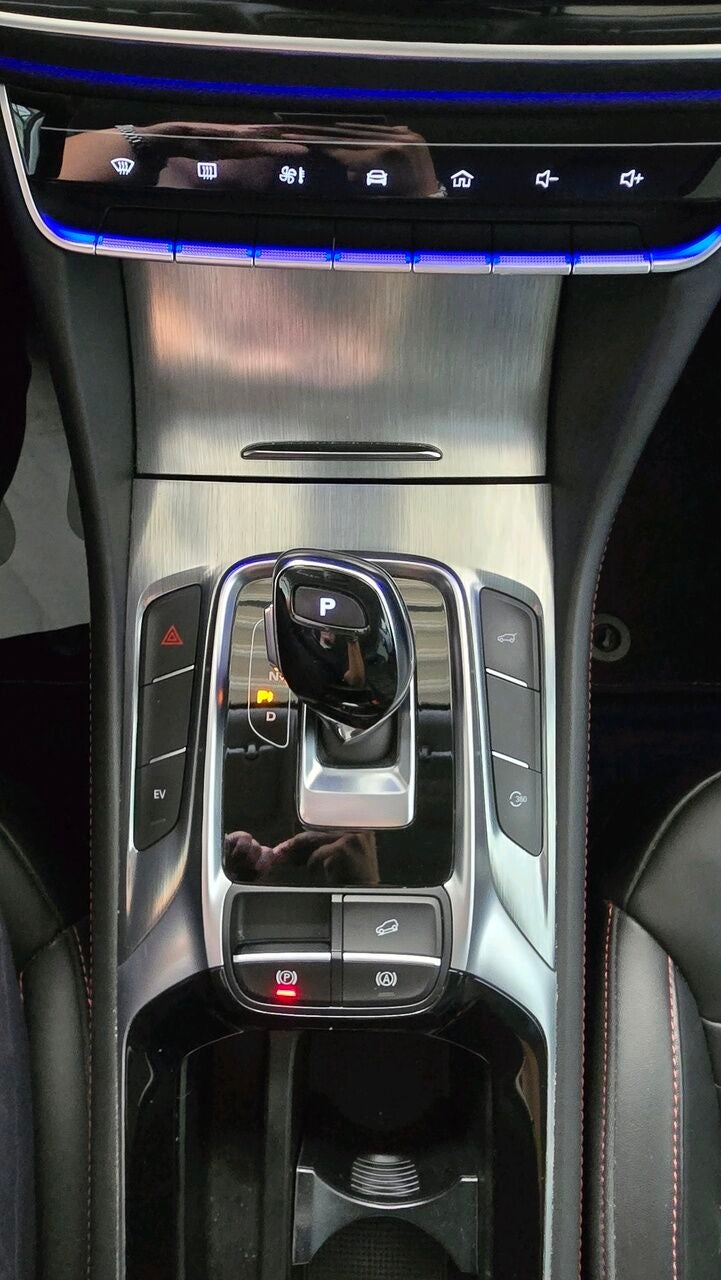 MG EHS PHEV Luxury