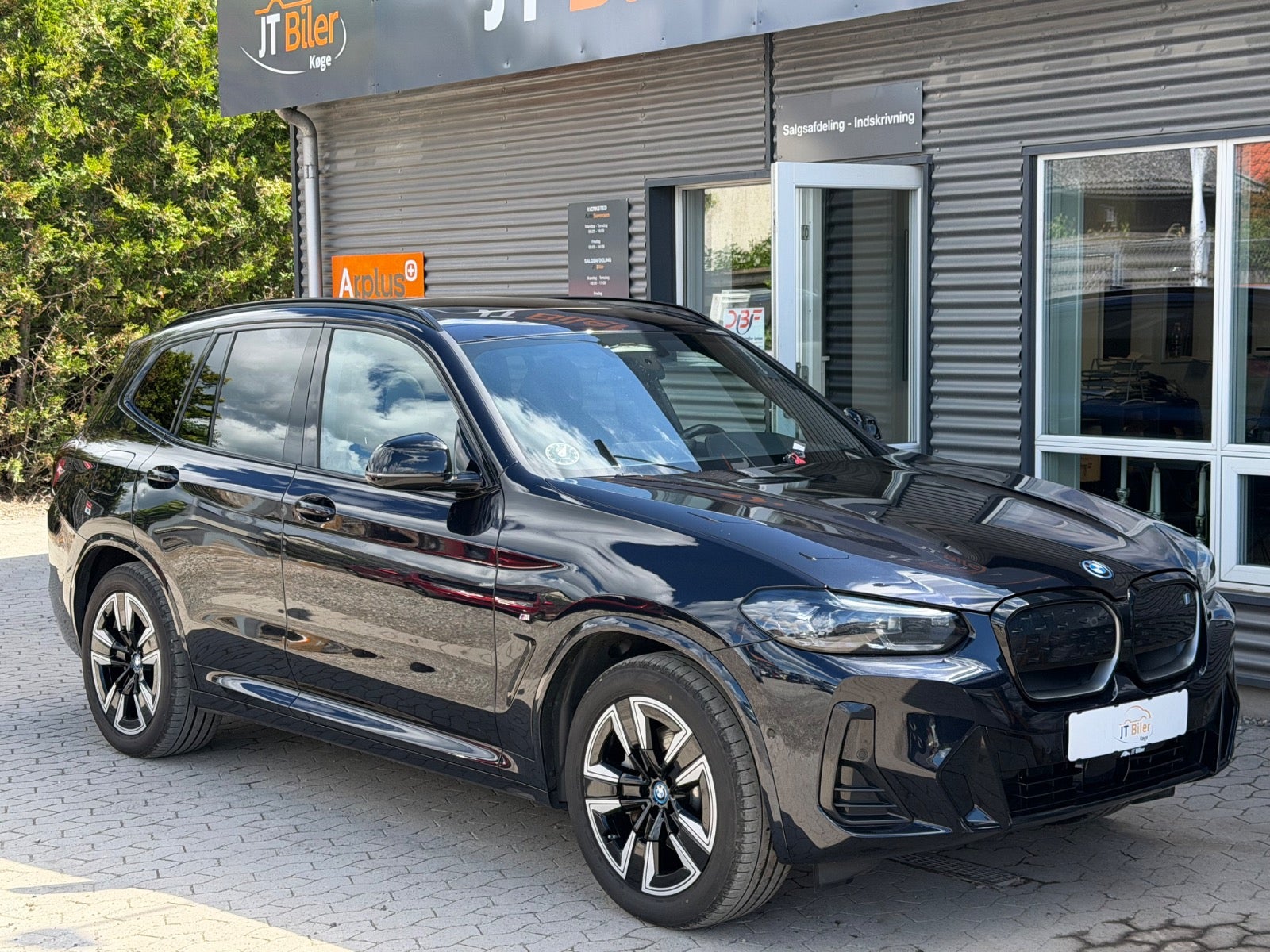 BMW iX3 Charged M-Sport