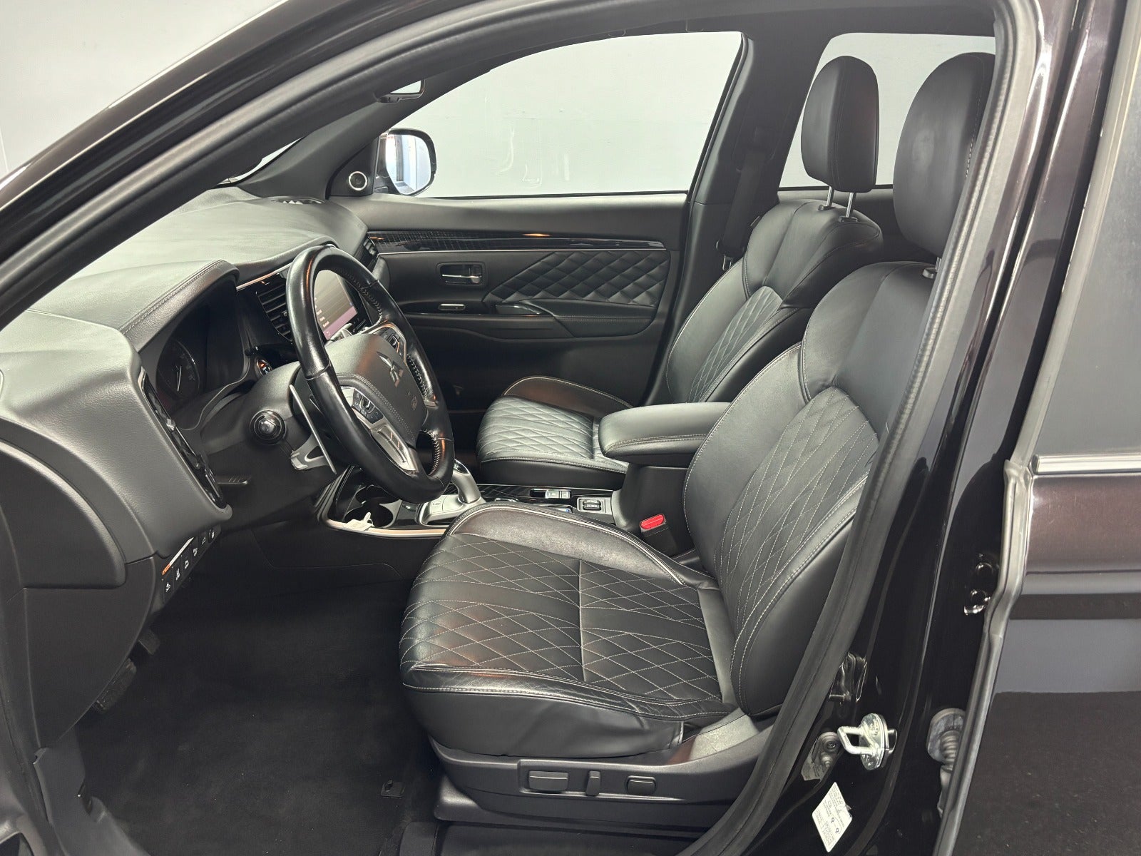 Billede af Mitsubishi Outlander 2,4 PHEV Instyle CVT 4WD