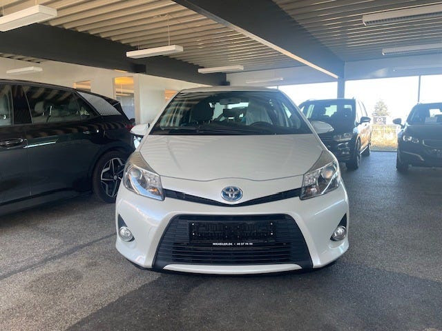Toyota Yaris Hybrid H1 CVT