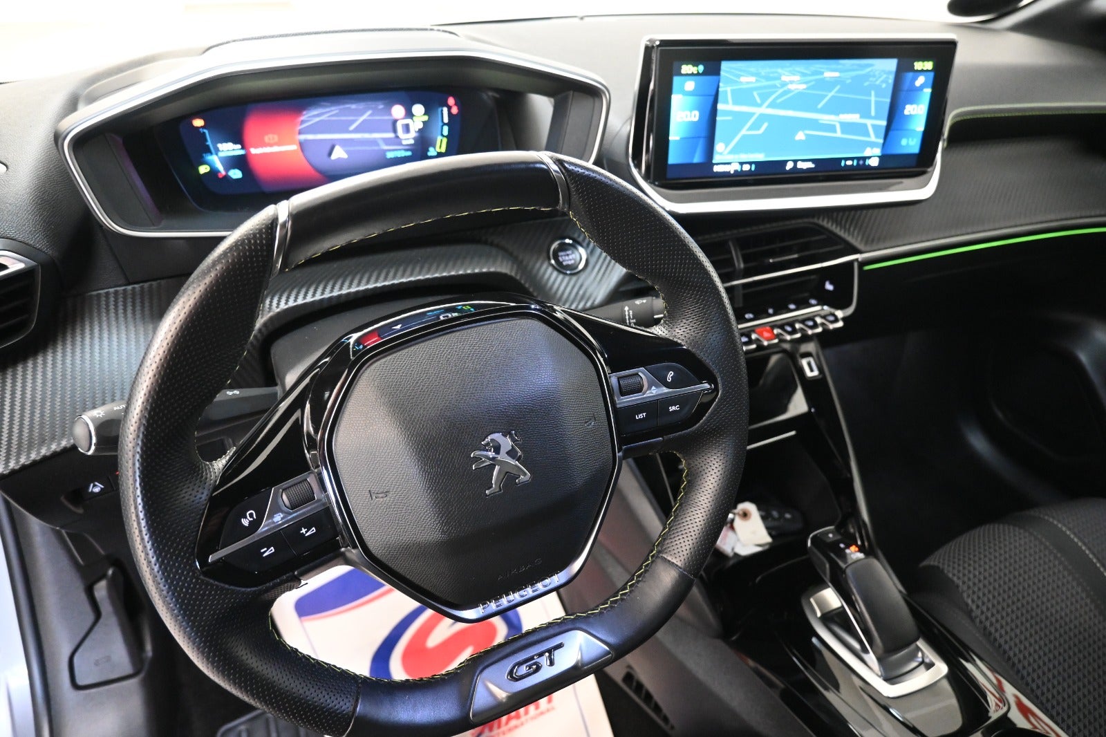 Peugeot e-208 GT