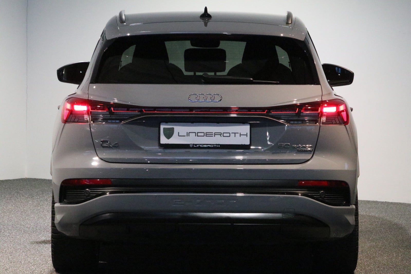 Audi Q4 e-tron 50 S-line quattro 5d - 4