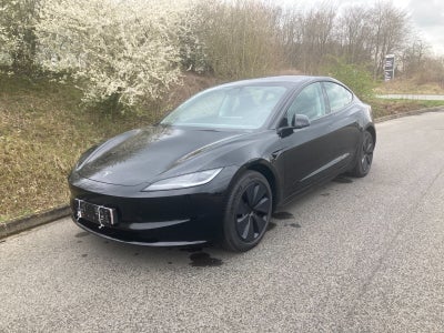 Tesla Model 3  RWD 4d