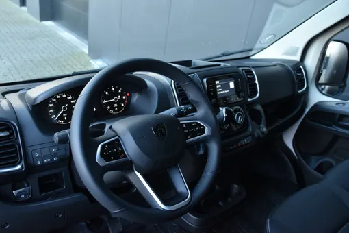 Peugeot Boxer 335 BlueHDi 140 L2H2 Premium EAT8