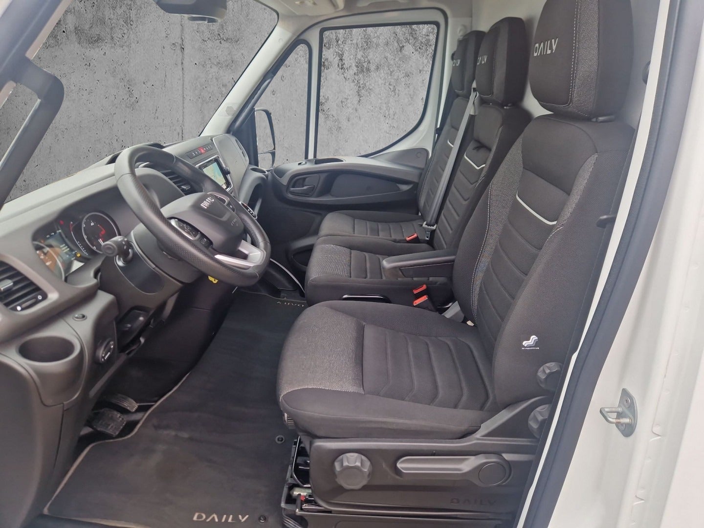 Billede af Iveco Daily 3,0 35S18 12m³ Van AG8