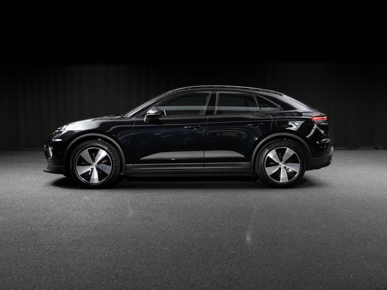 Gallery image 3 of 17