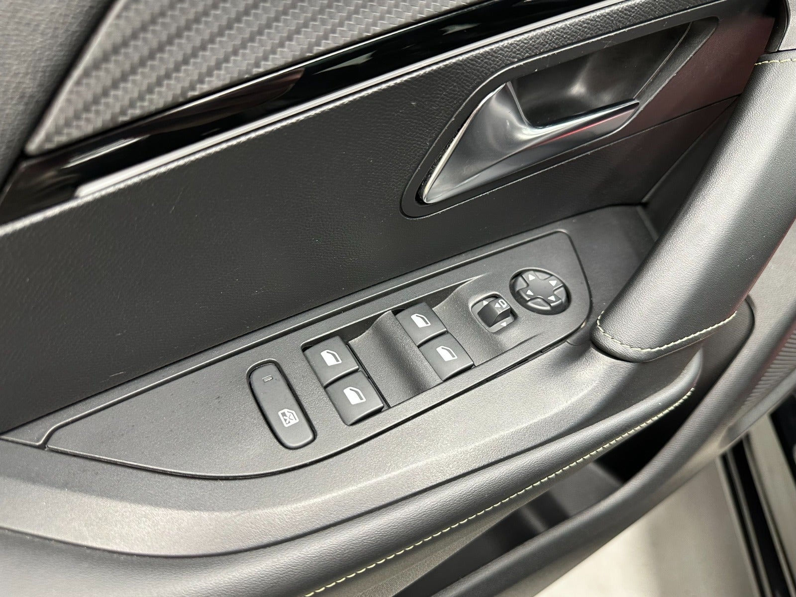 Billede af Peugeot e-2008 50 GT Pack