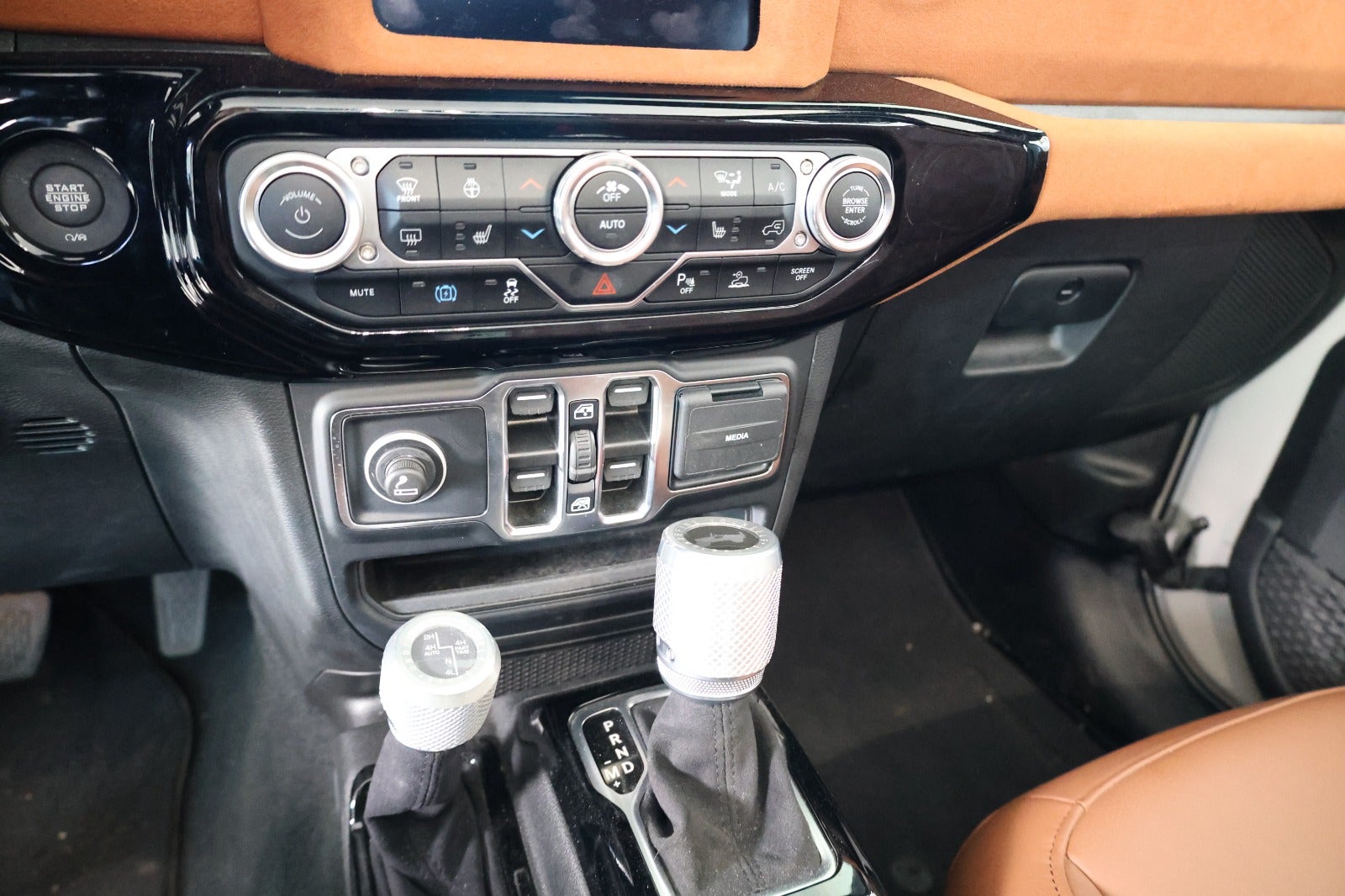 Jeep Wrangler Unlimited 2,0 4xe Sahara aut. 5d - 14