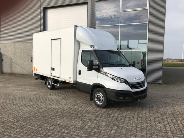 Iveco Daily 3,0 35S18 4100mm Box m/lift AG8